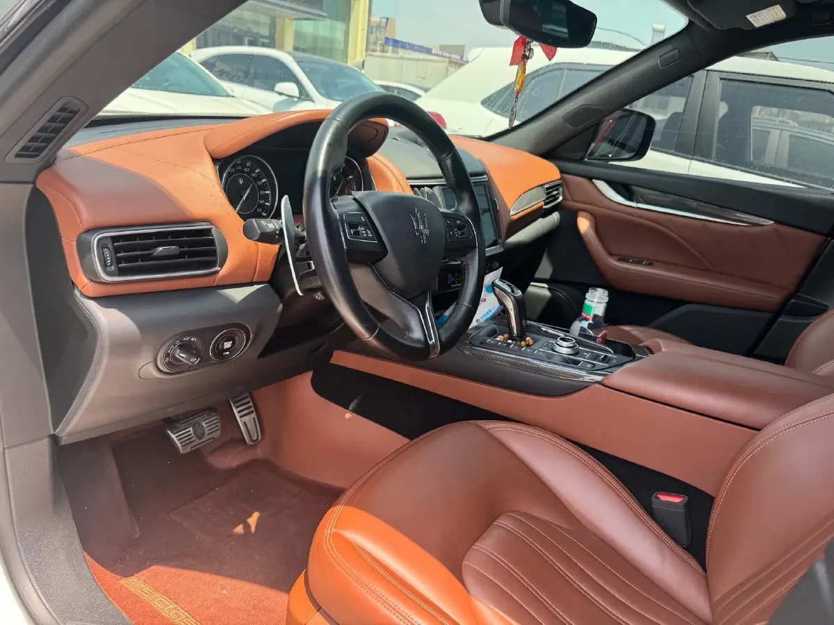 2022 Maserati Levante 2.0T 330HP L4 8AT,autocango,china used car exporter,china ev exporter,chinese used car exporter,chinese used ev exporter