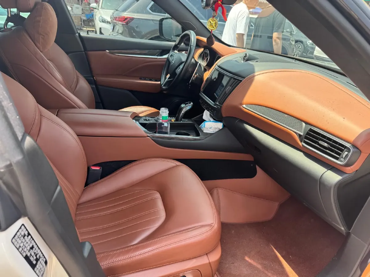 2022 Maserati Levante 2.0T 330HP L4 8AT,autocango,china used car exporter,china ev exporter,chinese used car exporter,chinese used ev exporter