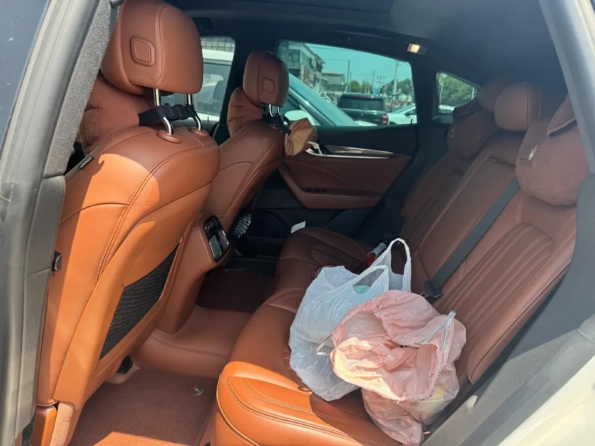 2022 Maserati Levante 2.0T 330HP L4 8AT,autocango,china used car exporter,china ev exporter,chinese used car exporter,chinese used ev exporter