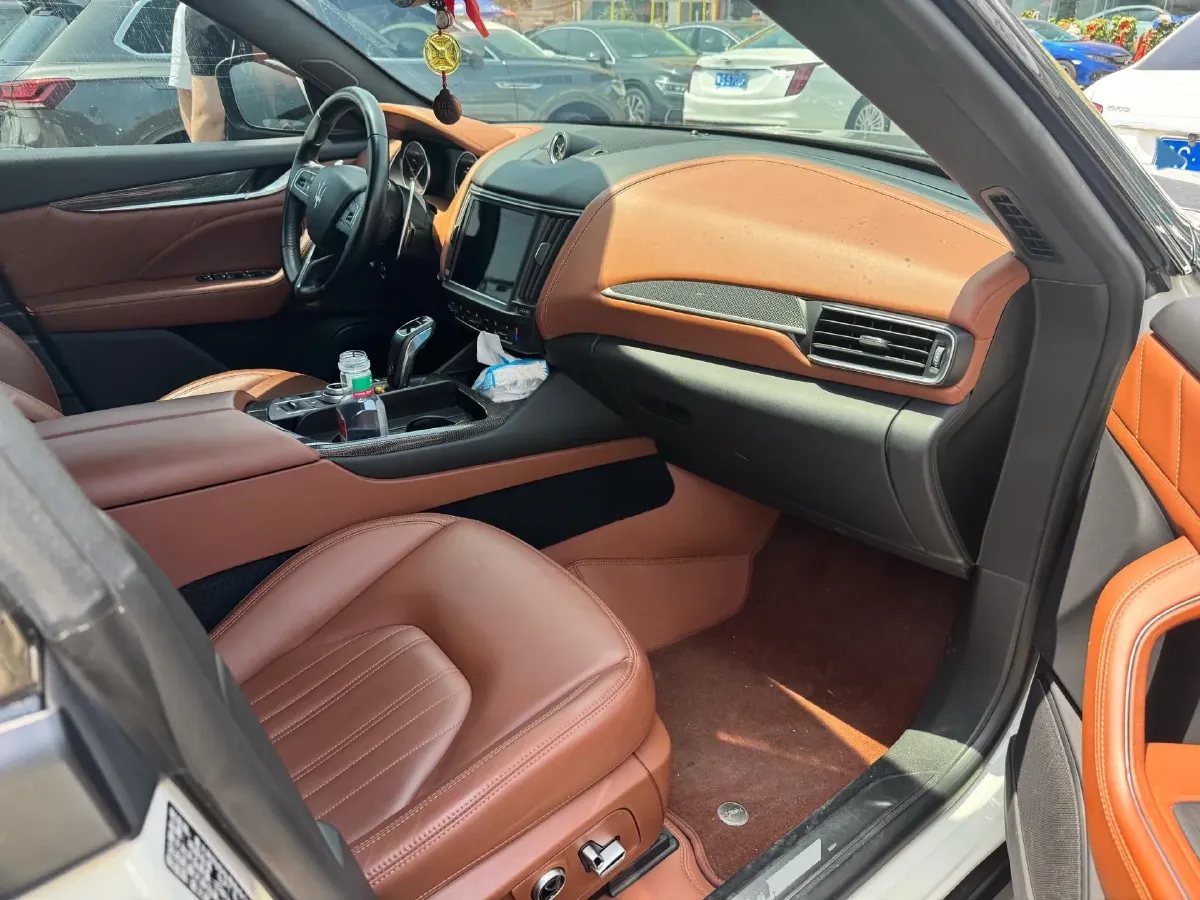 2022 Maserati Levante 2.0T 330HP L4 8AT,autocango,china used car exporter,china ev exporter,chinese used car exporter,chinese used ev exporter