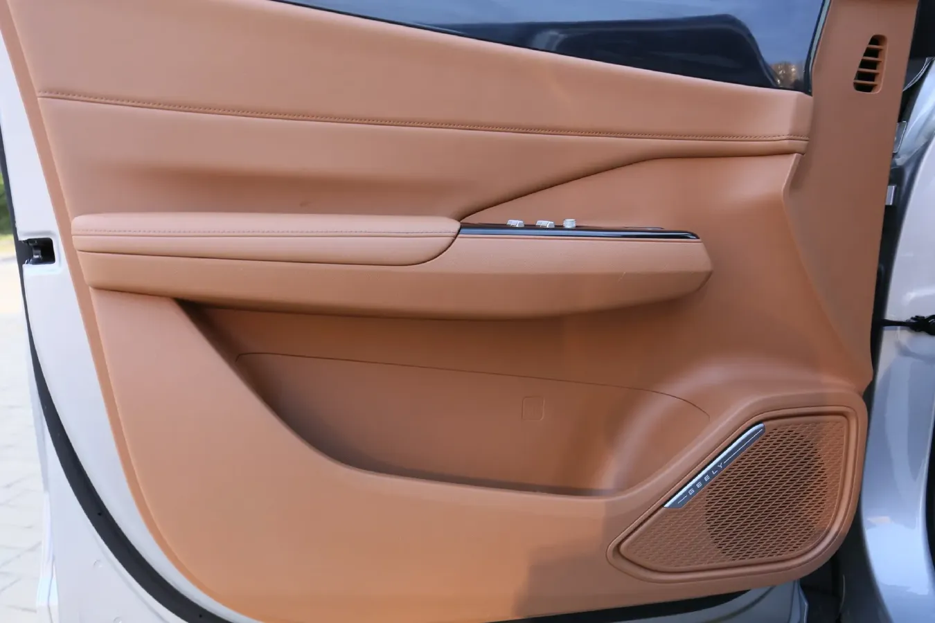 2025 Geely Galaxy L7 1.5L 112HP L4 1DHT PHEV 18.4KWH,autocango,china used car exporter,china ev exporter,chinese used car exporter,chinese used ev exporter