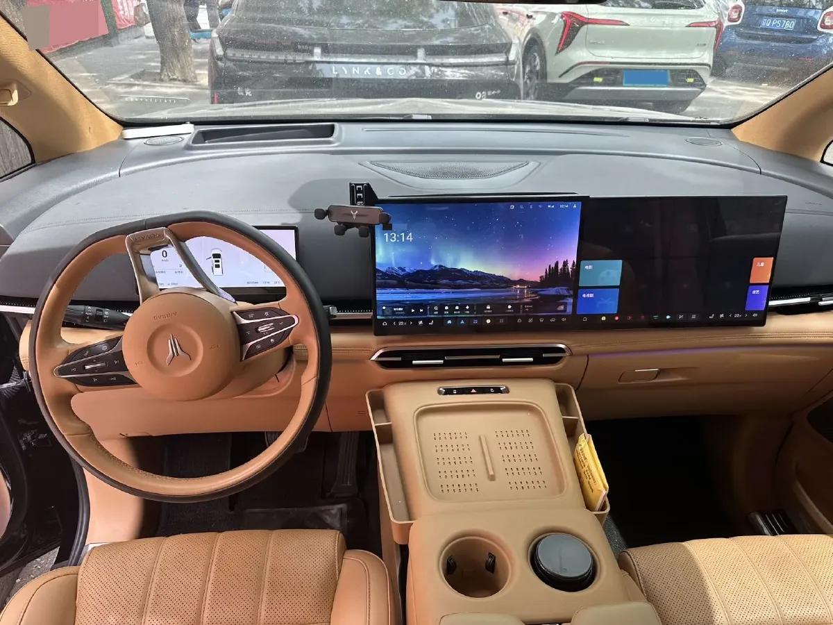 2025 Voyah Dream 1.5T 150HP L4 PHEV 41.7KWH,autocango,china used car exporter,china ev exporter,chinese used car exporter,chinese used ev exporter