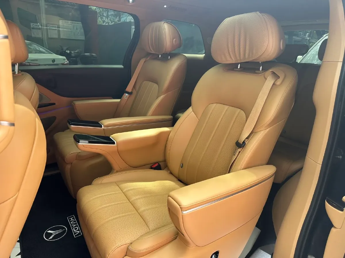 2025 Voyah Dream 1.5T 150HP L4 PHEV 41.7KWH,autocango,china used car exporter,china ev exporter,chinese used car exporter,chinese used ev exporter