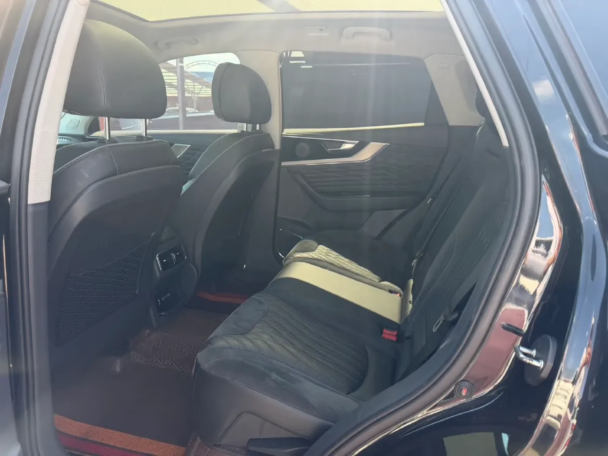 2022 HongQi HS5 2.0T 224HP L4 6AT,autocango,china used car exporter,china ev exporter,chinese used car exporter,chinese used ev exporter