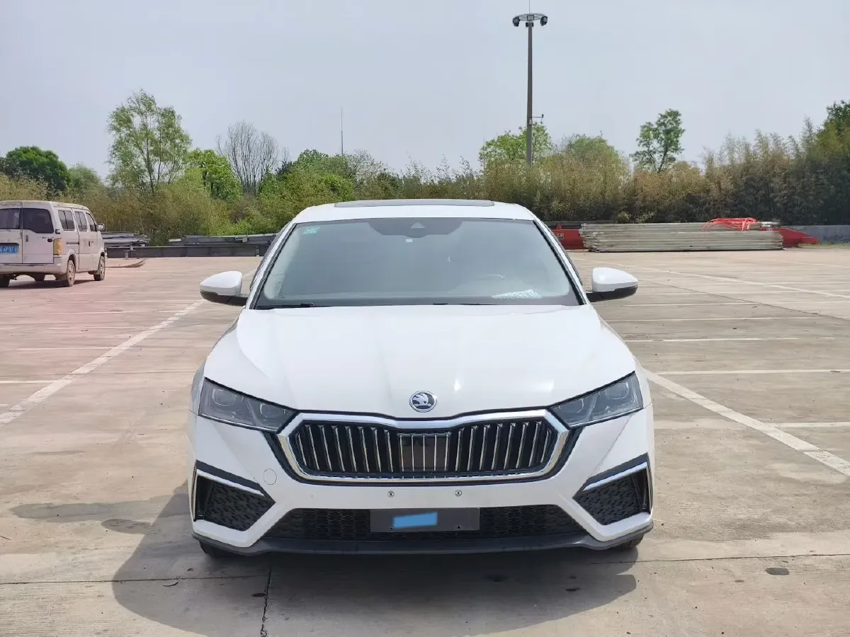 2021 Skoda Octavia 1.4T 150HP L4 7DCT,autocango,china used car exporter,china ev exporter,chinese used car exporter,chinese used ev exporter