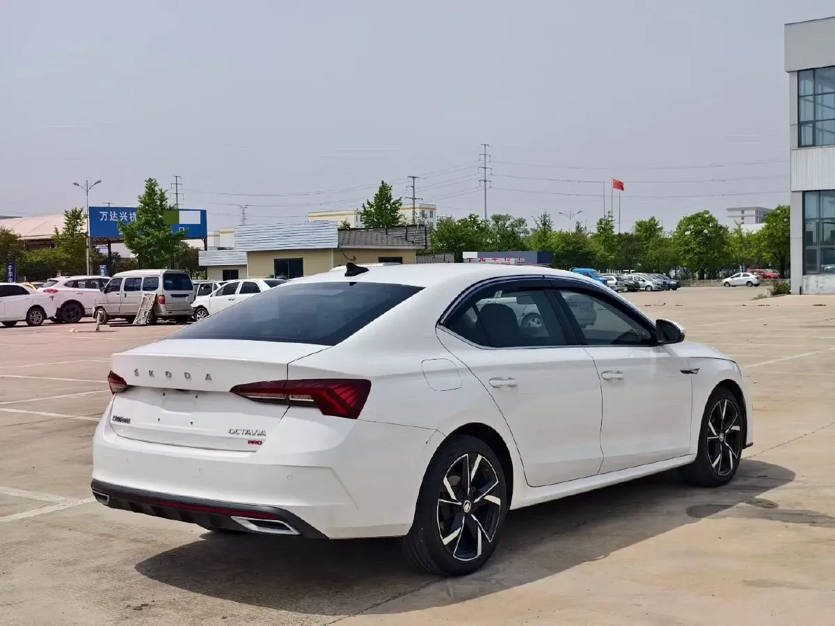 2021 Skoda Octavia 1.4T 150HP L4 7DCT,autocango,china used car exporter,china ev exporter,chinese used car exporter,chinese used ev exporter