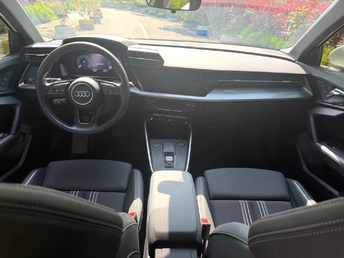 2024 Volkswagen Tiguan L 2.0T 186HP L4 7DCT,autocango,china used car exporter,china ev exporter,chinese used car exporter,chinese used ev exporter