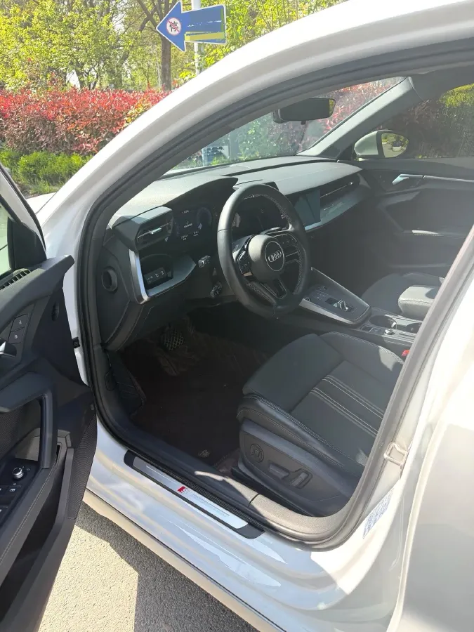 2024 Volkswagen Tiguan L 2.0T 186HP L4 7DCT,autocango,china used car exporter,china ev exporter,chinese used car exporter,chinese used ev exporter