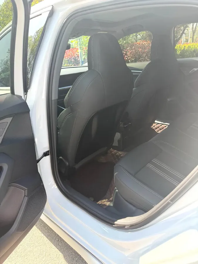 2024 Volkswagen Tiguan L 2.0T 186HP L4 7DCT,autocango,china used car exporter,china ev exporter,chinese used car exporter,chinese used ev exporter