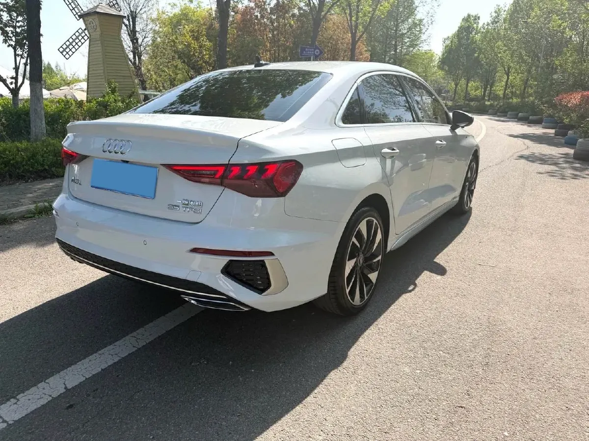 2024 Volkswagen Tiguan L 2.0T 186HP L4 7DCT,autocango,china used car exporter,china ev exporter,chinese used car exporter,chinese used ev exporter