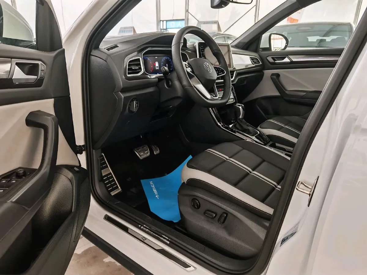 2024 Volkswagen T-Roc 1.5T 160HP L4 7DCT,autocango,china used car exporter,china ev exporter,chinese used car exporter,chinese used ev exporter