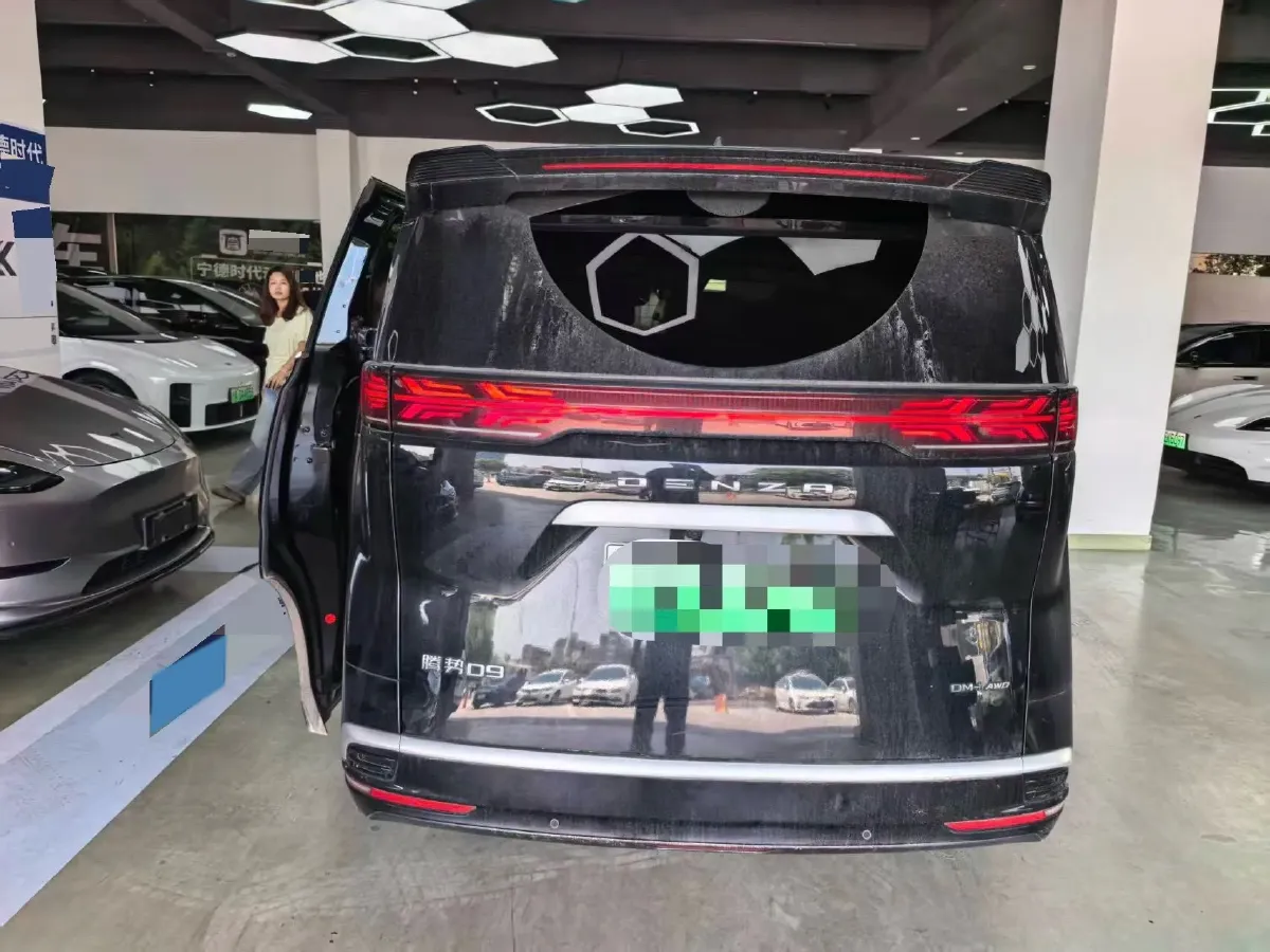 2024 Denza D9 1.5T 139HP L4 E-CVT PHEV 40KWH,autocango,china used car exporter,china ev exporter,chinese used car exporter,chinese used ev exporter
