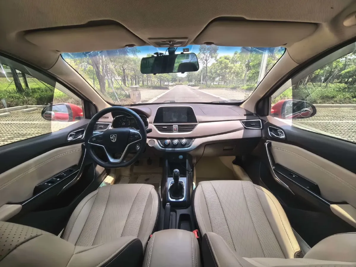 2017 BaoJun 310W 1.5L 112HP L4 6MT,autocango,china used car exporter,china ev exporter,chinese used car exporter,chinese used ev exporter