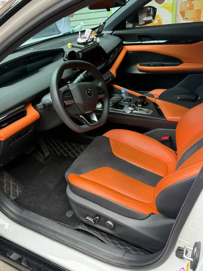 2023 ChangAn UNI-V 2.0T 233HP L4 8AT,autocango,china used car exporter,china ev exporter,chinese used car exporter,chinese used ev exporter