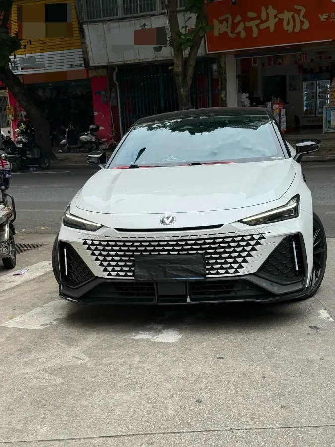 2023 ChangAn UNI-V 2.0T 233HP L4 8AT,autocango,china used car exporter,china ev exporter,chinese used car exporter,chinese used ev exporter