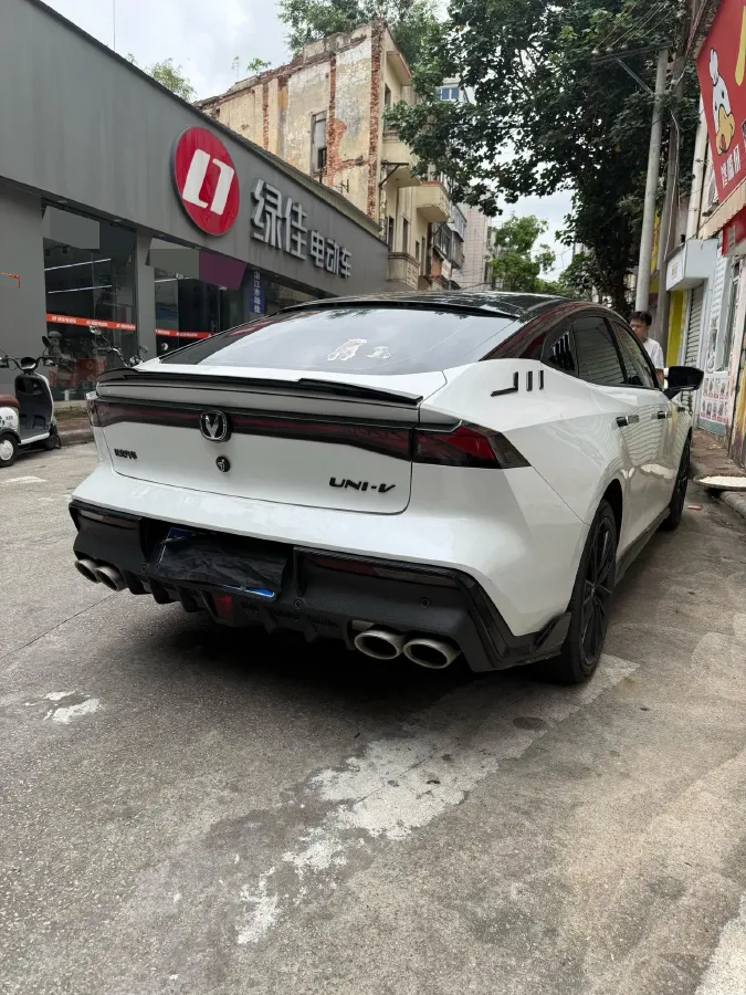 2023 ChangAn UNI-V 2.0T 233HP L4 8AT,autocango,china used car exporter,china ev exporter,chinese used car exporter,chinese used ev exporter