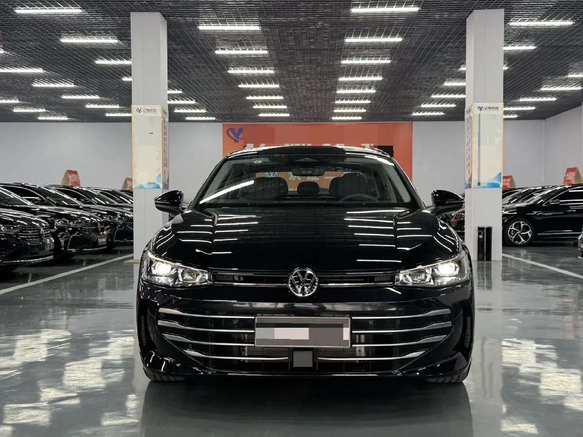 2025 Volkswagen Passat 2.0T 220HP L4 7DCT,autocango,china used car exporter,china ev exporter,chinese used car exporter,chinese used ev exporter