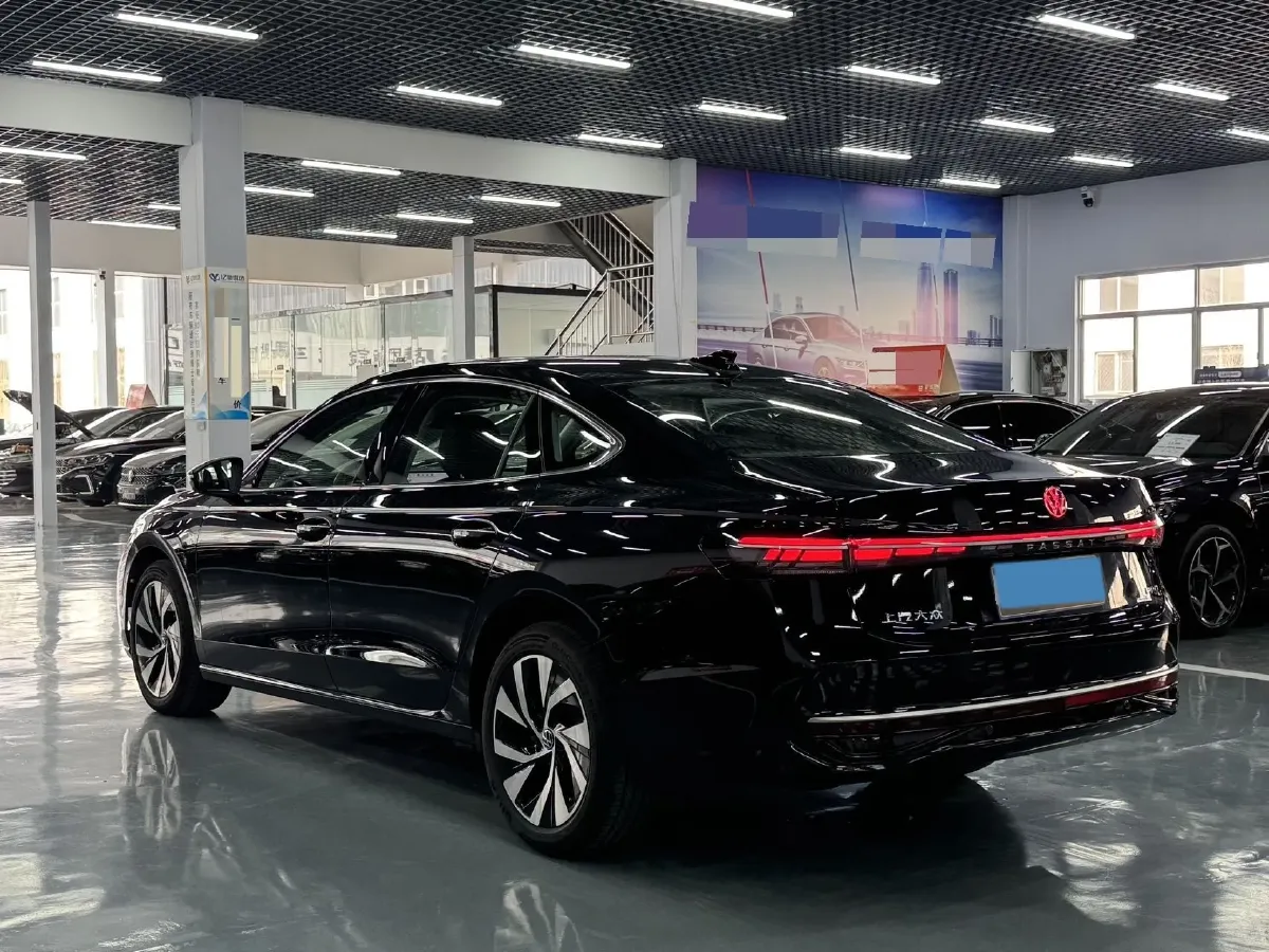 2025 Volkswagen Passat 2.0T 220HP L4 7DCT,autocango,china used car exporter,china ev exporter,chinese used car exporter,chinese used ev exporter