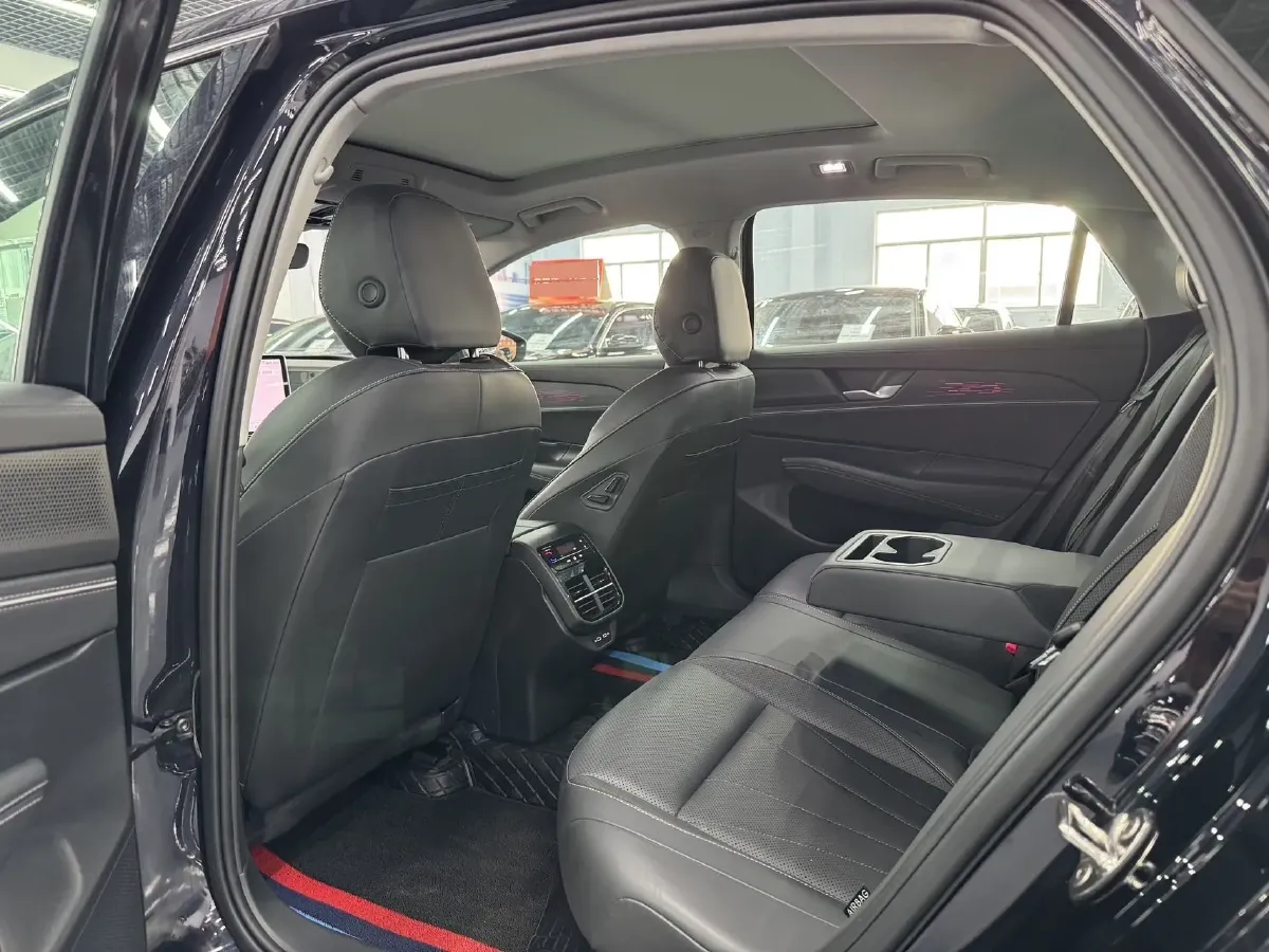 2025 Volkswagen Passat 2.0T 220HP L4 7DCT,autocango,china used car exporter,china ev exporter,chinese used car exporter,chinese used ev exporter