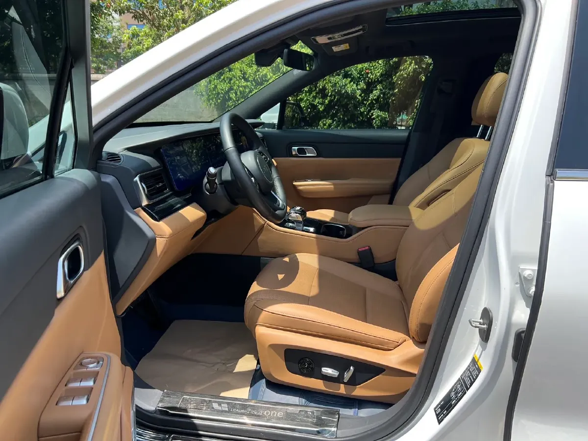 2021 Li ONE Range Extended 131HP REEV 40.5KWH,autocango,china used car exporter,china ev exporter,chinese used car exporter,chinese used ev exporter