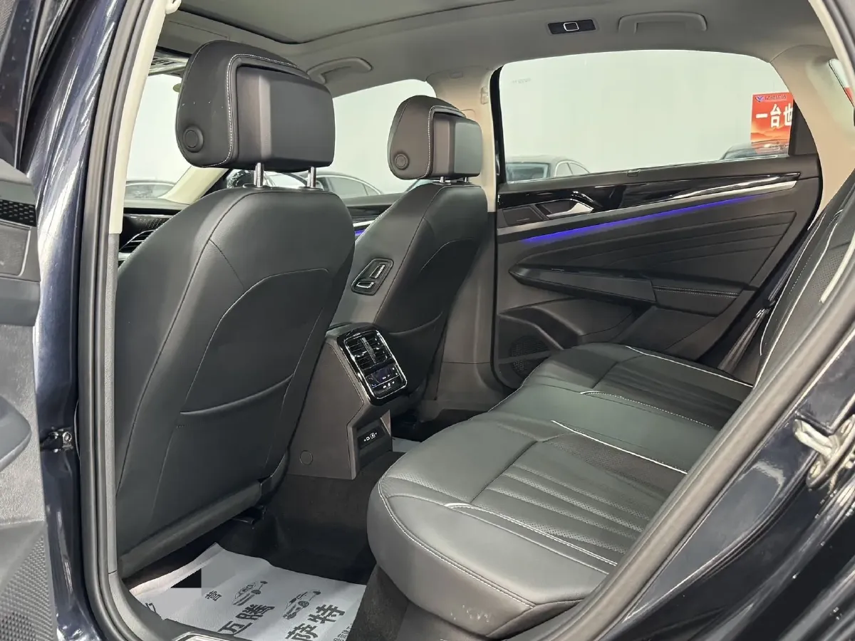 2024 Volkswagen Passat 2.0T 220HP L4 7DCT,autocango,china used car exporter,china ev exporter,chinese used car exporter,chinese used ev exporter