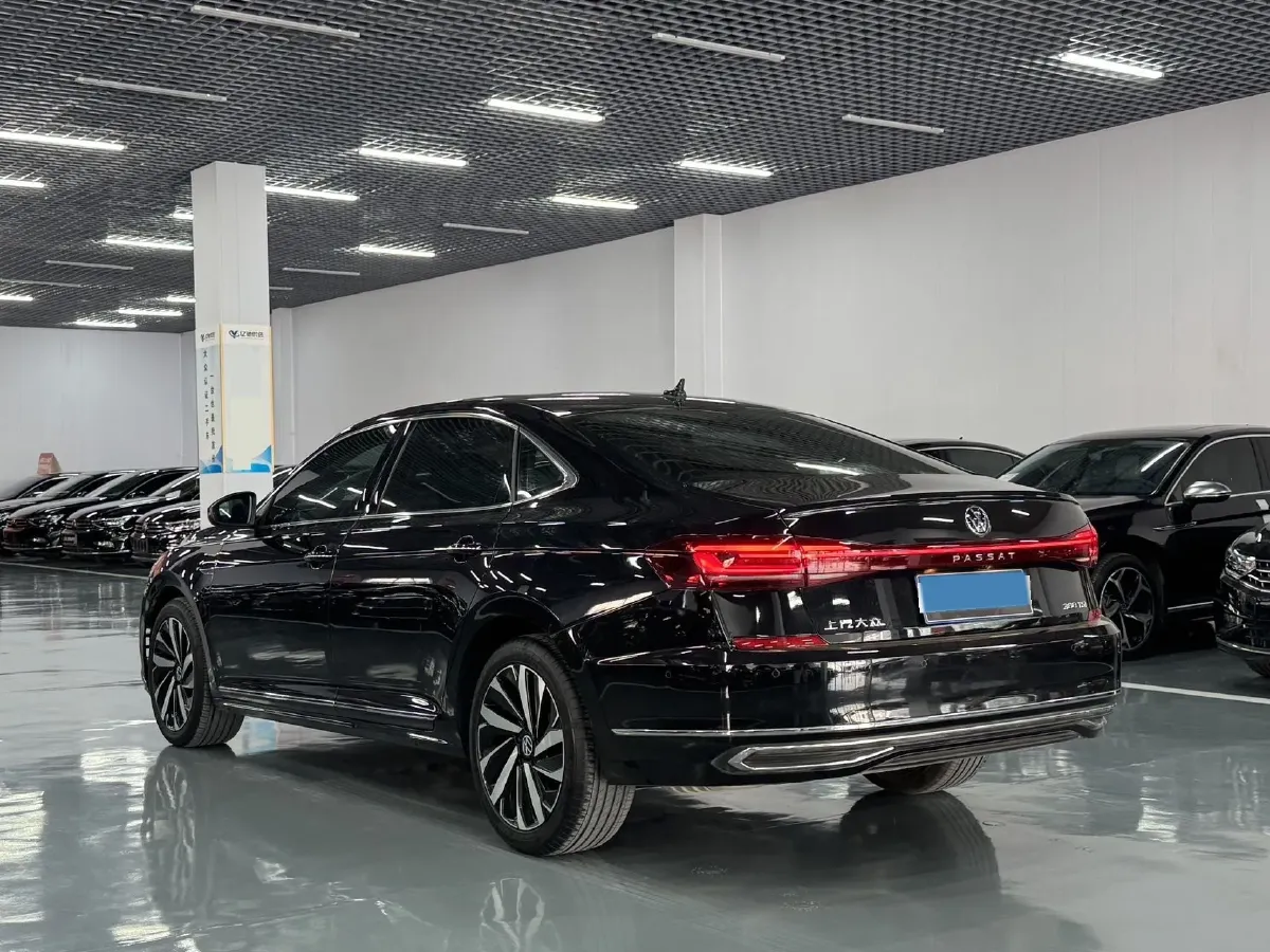 2024 Volkswagen Passat 2.0T 220HP L4 7DCT,autocango,china used car exporter,china ev exporter,chinese used car exporter,chinese used ev exporter