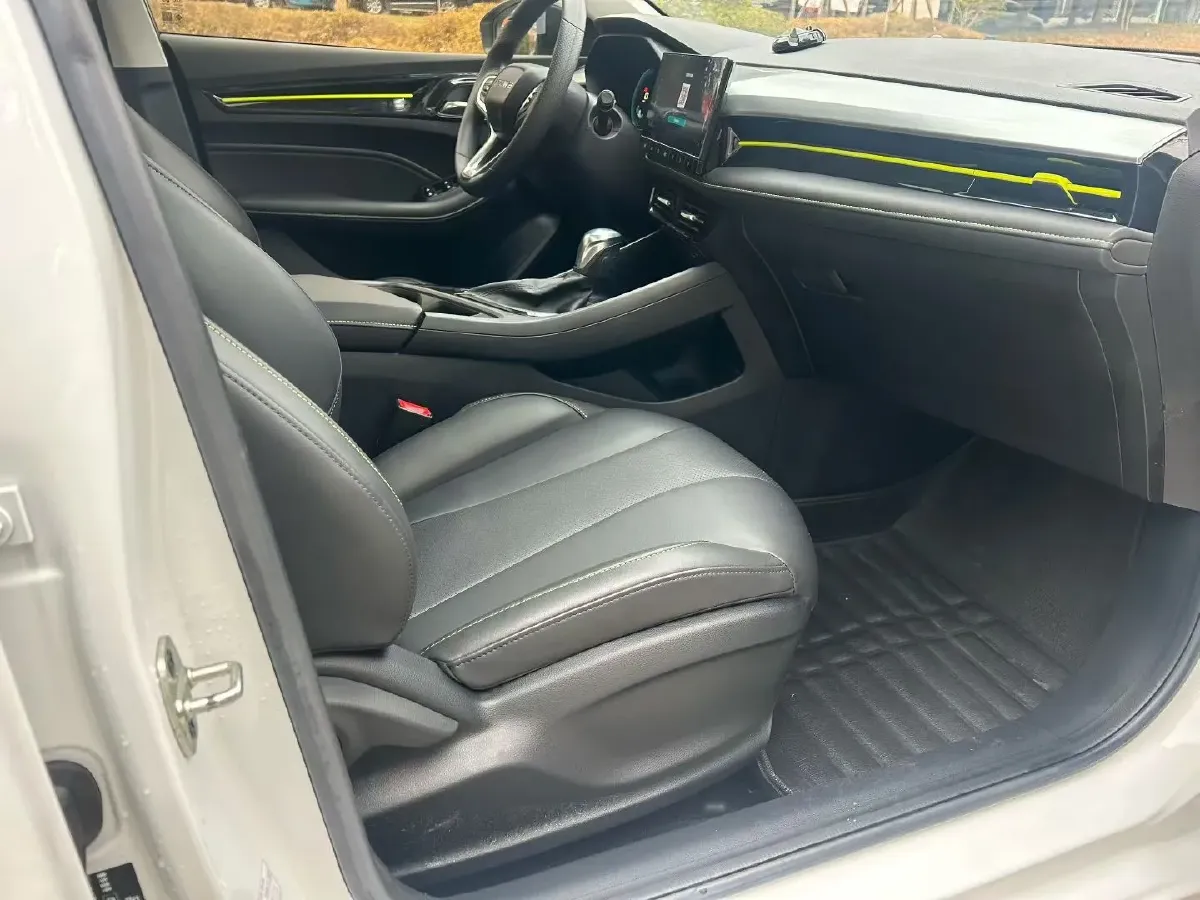 2021 Roewe i5 1.5L 120HP L4 CVT,autocango,china used car exporter,china ev exporter,chinese used car exporter,chinese used ev exporter