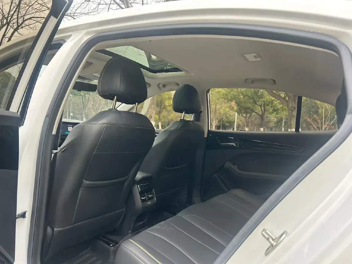 2021 Roewe i5 1.5L 120HP L4 CVT,autocango,china used car exporter,china ev exporter,chinese used car exporter,chinese used ev exporter