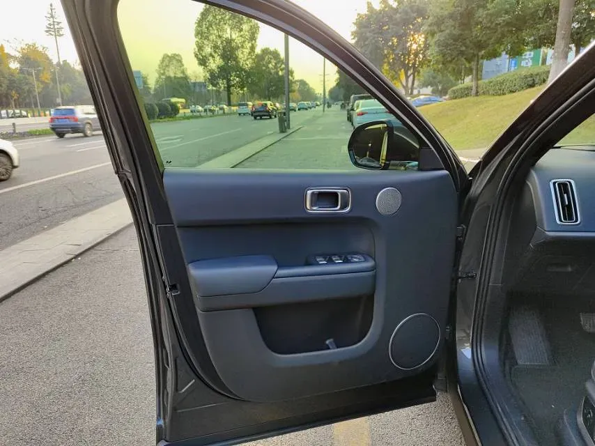 2022 Li L9 Range Extended 154HP REEV 42.6KWH,autocango,china used car exporter,china ev exporter,chinese used car exporter,chinese used ev exporter