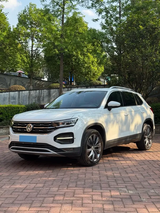 2019 Jeep Cherokee 2.0T 234HP L4 9AT,autocango,china used car exporter,china ev exporter,chinese used car exporter,chinese used ev exporter