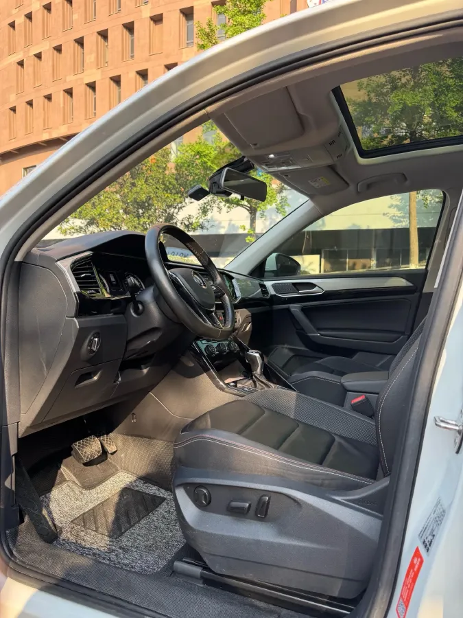 2019 Jeep Cherokee 2.0T 234HP L4 9AT,autocango,china used car exporter,china ev exporter,chinese used car exporter,chinese used ev exporter