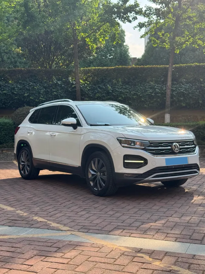 2019 Jeep Cherokee 2.0T 234HP L4 9AT,autocango,china used car exporter,china ev exporter,chinese used car exporter,chinese used ev exporter