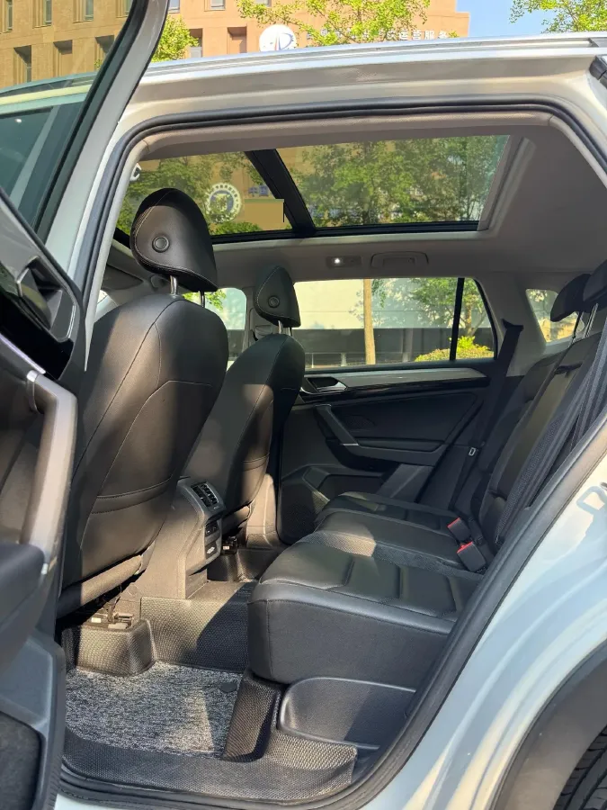 2019 Jeep Cherokee 2.0T 234HP L4 9AT,autocango,china used car exporter,china ev exporter,chinese used car exporter,chinese used ev exporter