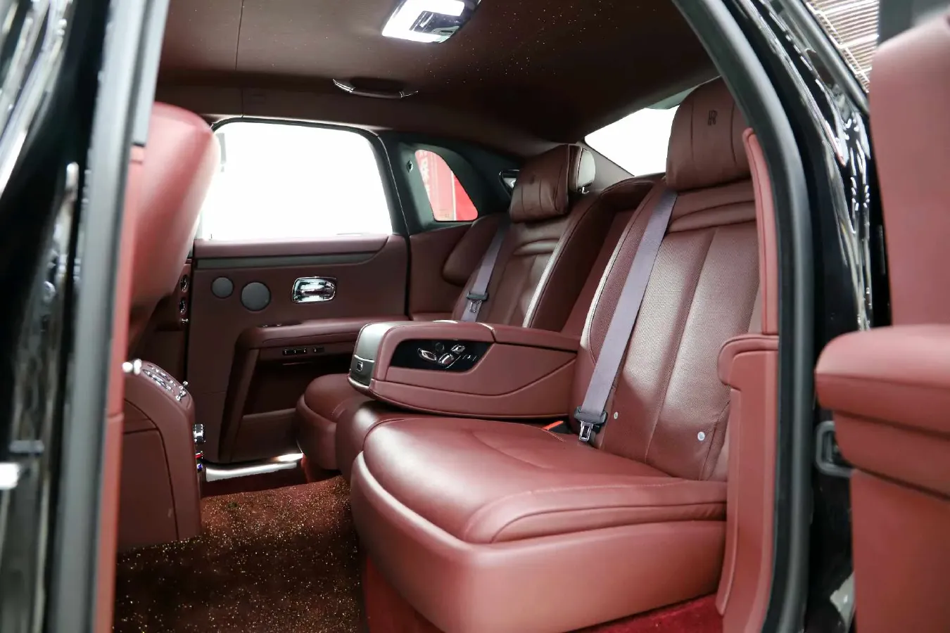 2021 Rolls-Royce Ghost 6.7T 571HP V12 8AT,autocango,china used car exporter,china ev exporter,chinese used car exporter,chinese used ev exporter