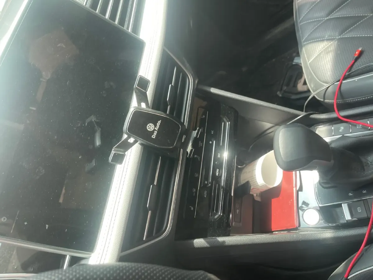 2024 Volkswagen Tiguan L 2.0T 186HP L4 7DCT,autocango,china used car exporter,china ev exporter,chinese used car exporter,chinese used ev exporter