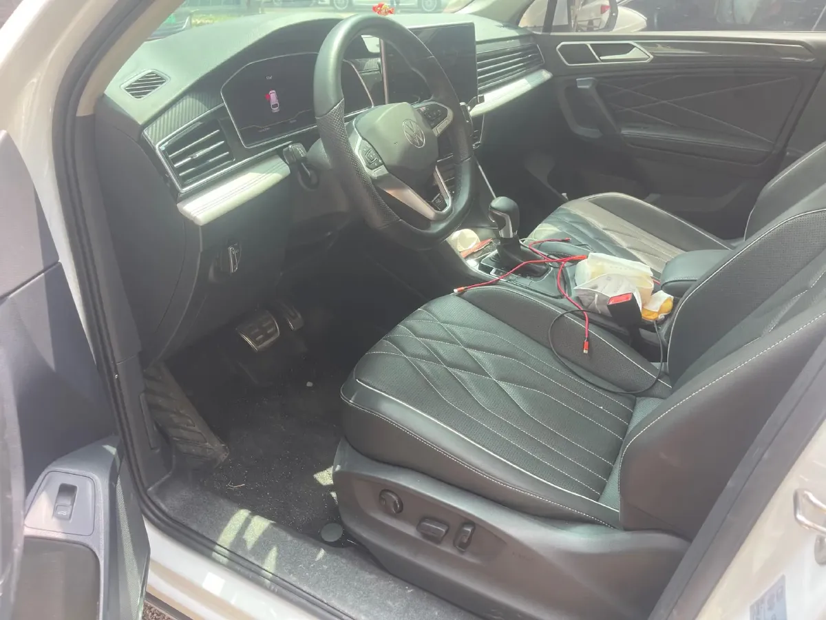 2024 Volkswagen Tiguan L 2.0T 186HP L4 7DCT,autocango,china used car exporter,china ev exporter,chinese used car exporter,chinese used ev exporter