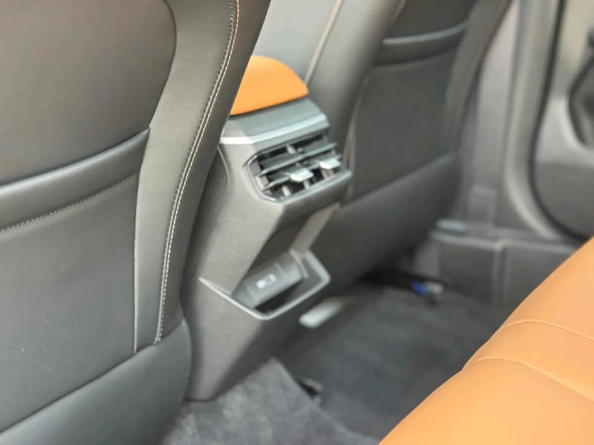 2023 Geely Emgrand 1.5L 127HP L4 CVT,autocango,china used car exporter,china ev exporter,chinese used car exporter,chinese used ev exporter