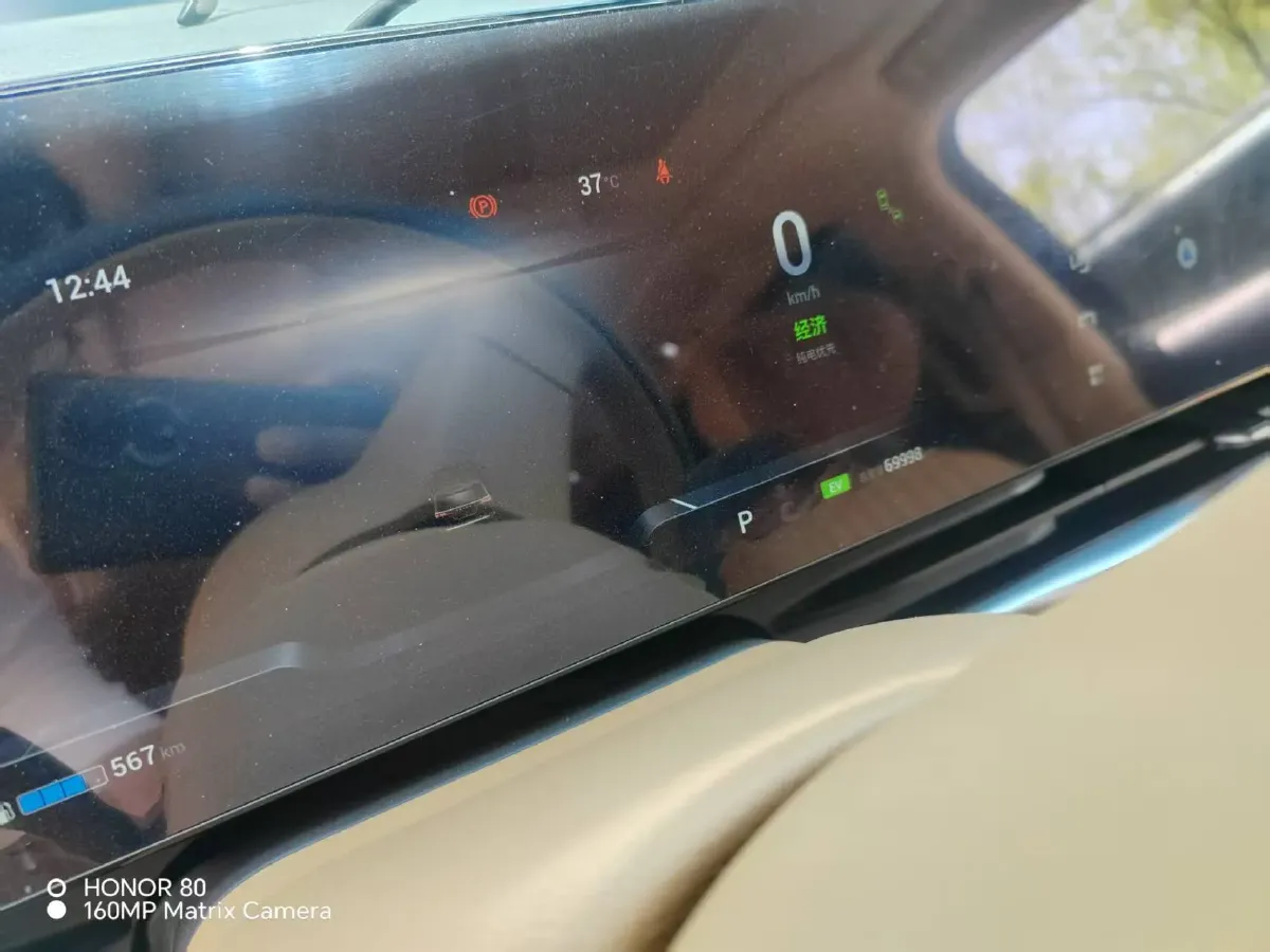 2024 Voyah Dream 1.5T 150HP L4 PHEV 43KWH,autocango,china used car exporter,china ev exporter,chinese used car exporter,chinese used ev exporter