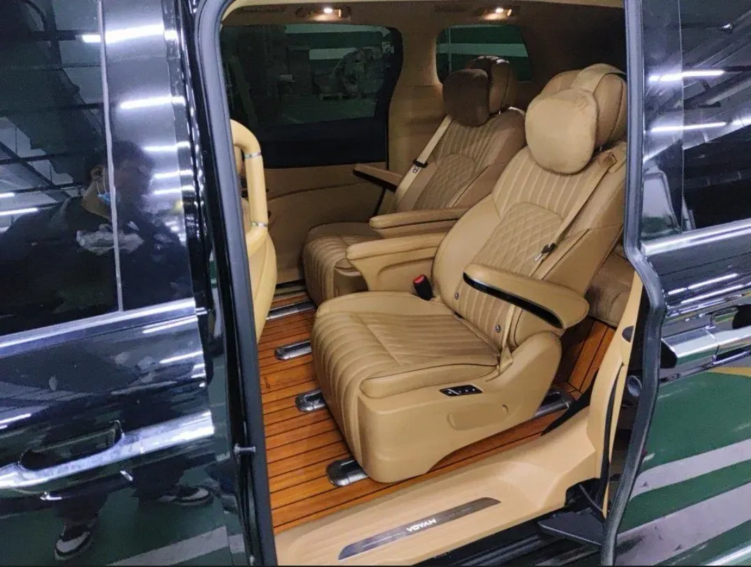 2024 Voyah Dream 1.5T 150HP L4 PHEV 43KWH,autocango,china used car exporter,china ev exporter,chinese used car exporter,chinese used ev exporter