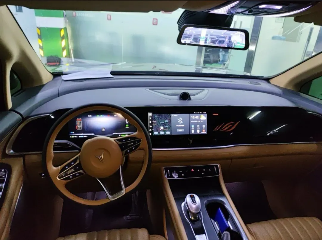 2024 Voyah Dream 1.5T 150HP L4 PHEV 43KWH,autocango,china used car exporter,china ev exporter,chinese used car exporter,chinese used ev exporter