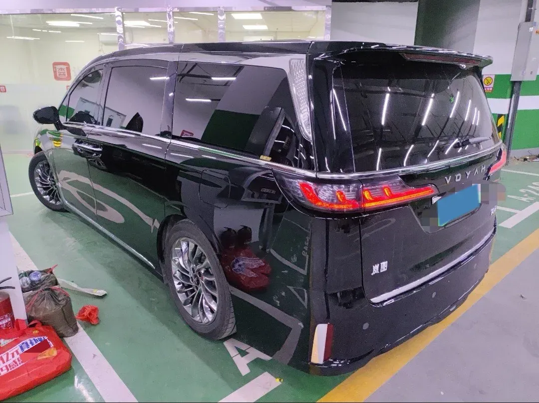 2024 Voyah Dream 1.5T 150HP L4 PHEV 43KWH,autocango,china used car exporter,china ev exporter,chinese used car exporter,chinese used ev exporter
