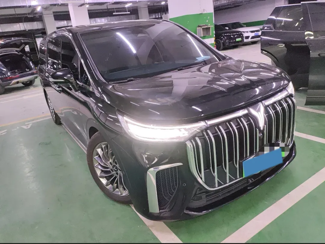 2024 Voyah Dream 1.5T 150HP L4 PHEV 43KWH,autocango,china used car exporter,china ev exporter,chinese used car exporter,chinese used ev exporter