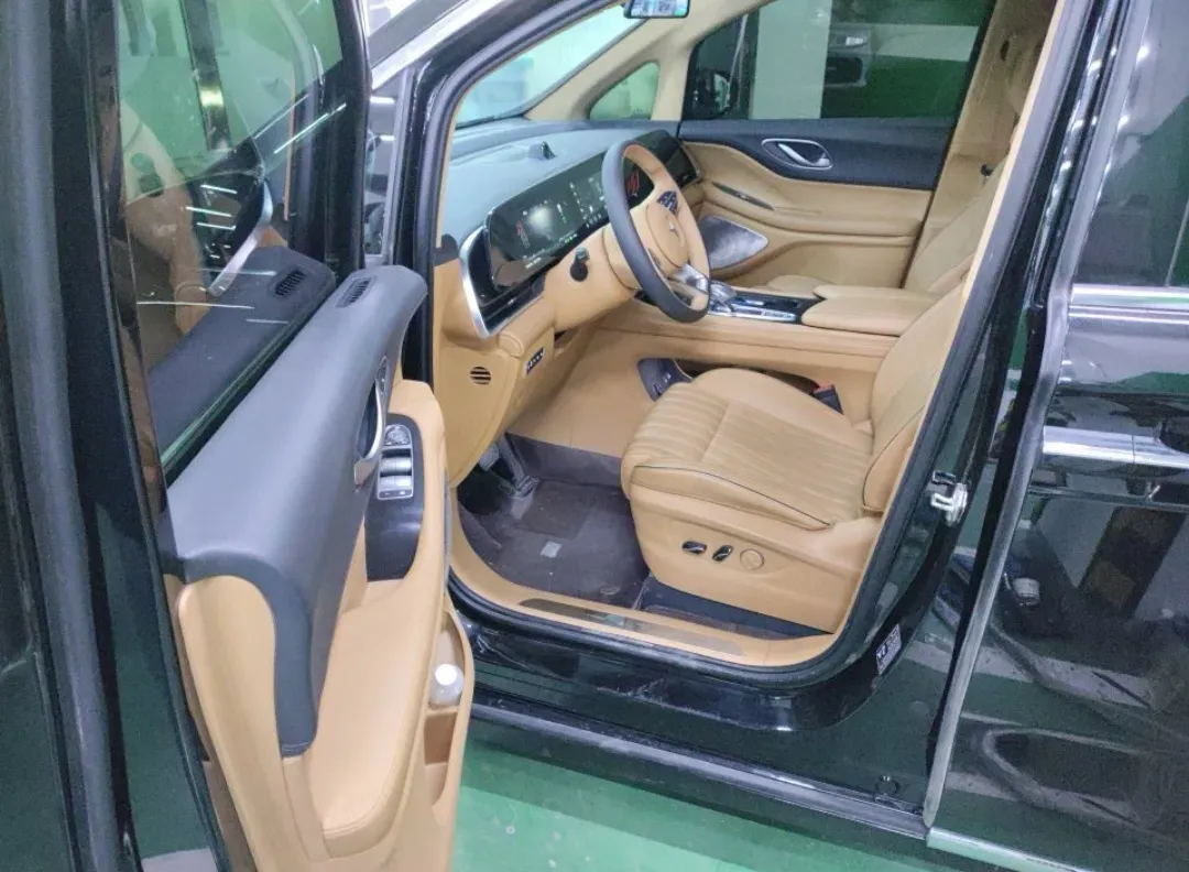 2024 Voyah Dream 1.5T 150HP L4 PHEV 43KWH,autocango,china used car exporter,china ev exporter,chinese used car exporter,chinese used ev exporter