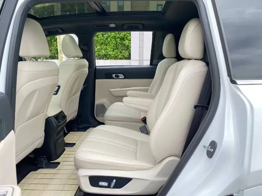 2020 Li ONE Range Extended 131HP REEV 40.5KWH,autocango,china used car exporter,china ev exporter,chinese used car exporter,chinese used ev exporter