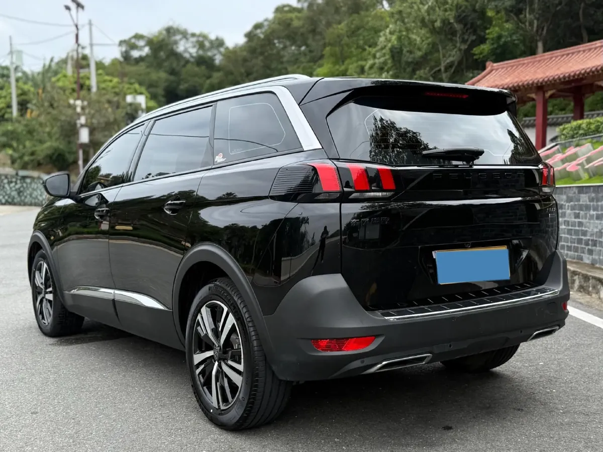 2023 Peugeot 5008 1.8T 211HP L4 8AT,autocango,china used car exporter,china ev exporter,chinese used car exporter,chinese used ev exporter