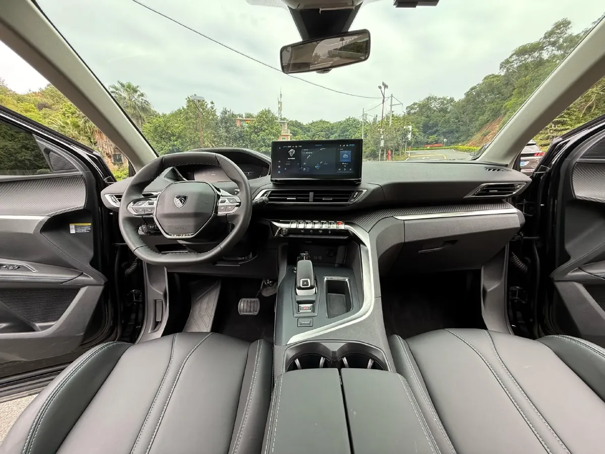 2023 Peugeot 5008 1.8T 211HP L4 8AT,autocango,china used car exporter,china ev exporter,chinese used car exporter,chinese used ev exporter