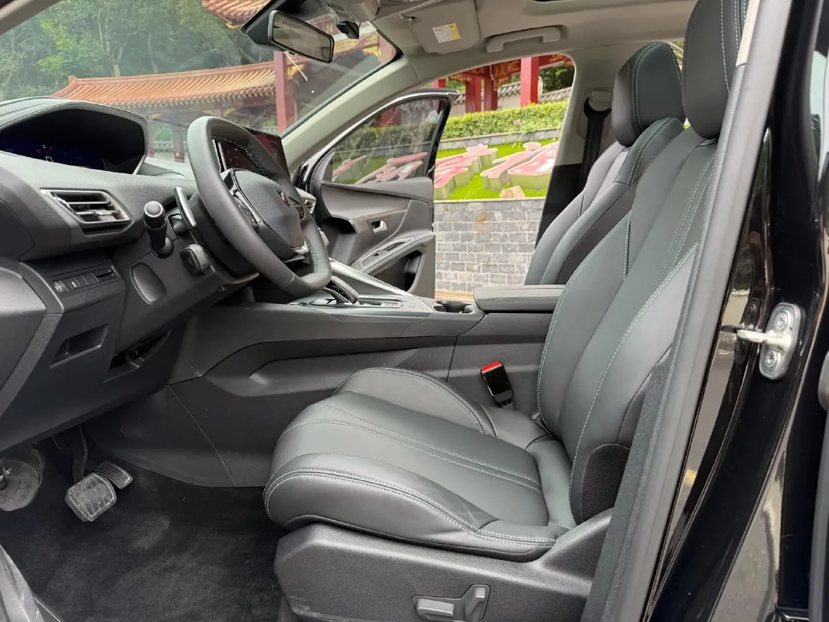 2023 Peugeot 5008 1.8T 211HP L4 8AT,autocango,china used car exporter,china ev exporter,chinese used car exporter,chinese used ev exporter