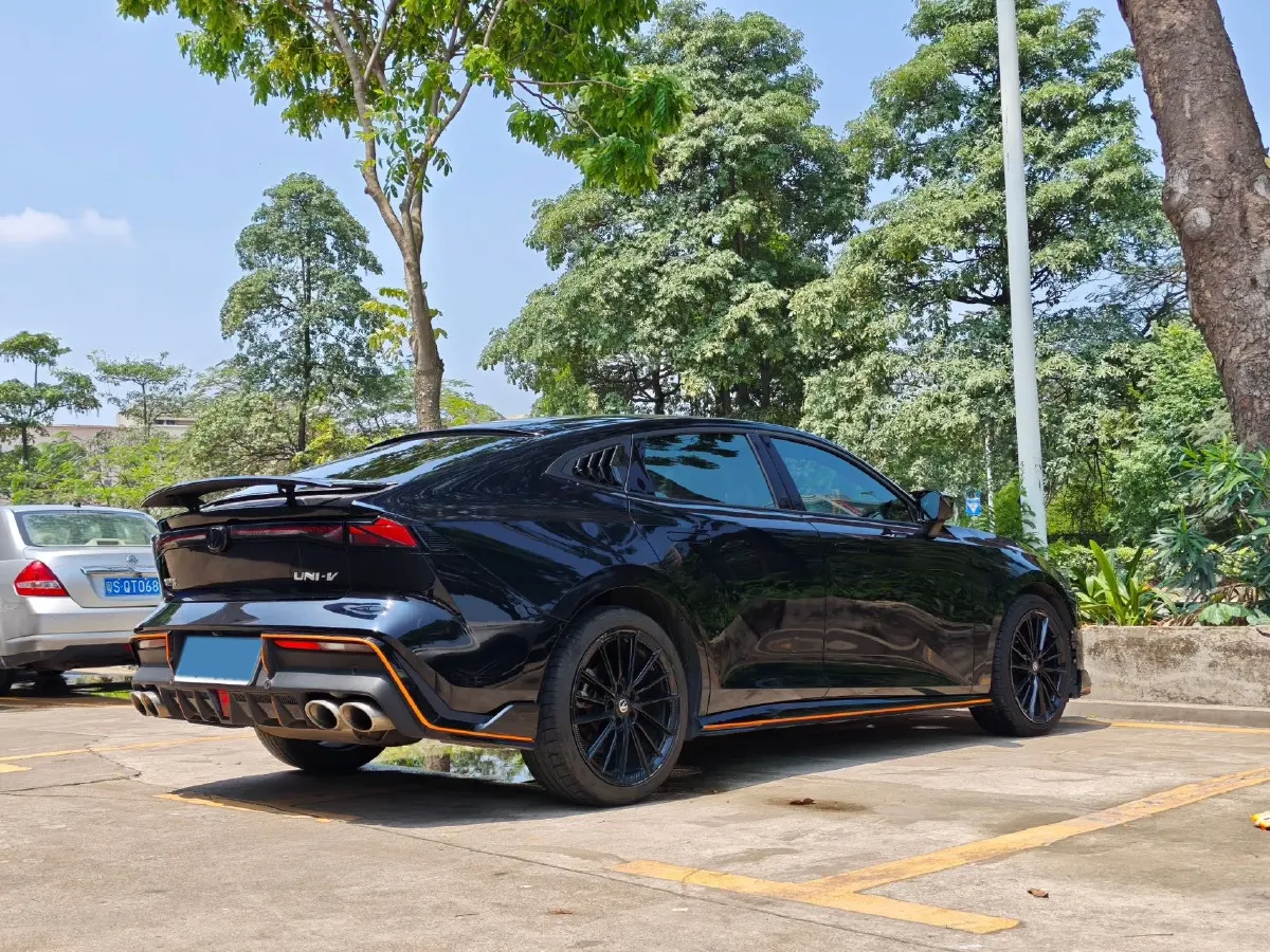 2022 ChangAn UNI-V 1.5T 188HP L4 7DCT,autocango,china used car exporter,china ev exporter,chinese used car exporter,chinese used ev exporter