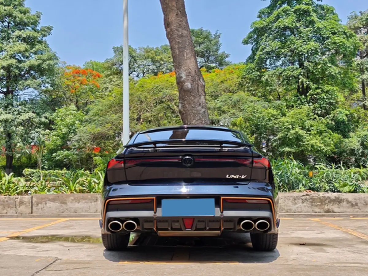 2022 ChangAn UNI-V 1.5T 188HP L4 7DCT,autocango,china used car exporter,china ev exporter,chinese used car exporter,chinese used ev exporter