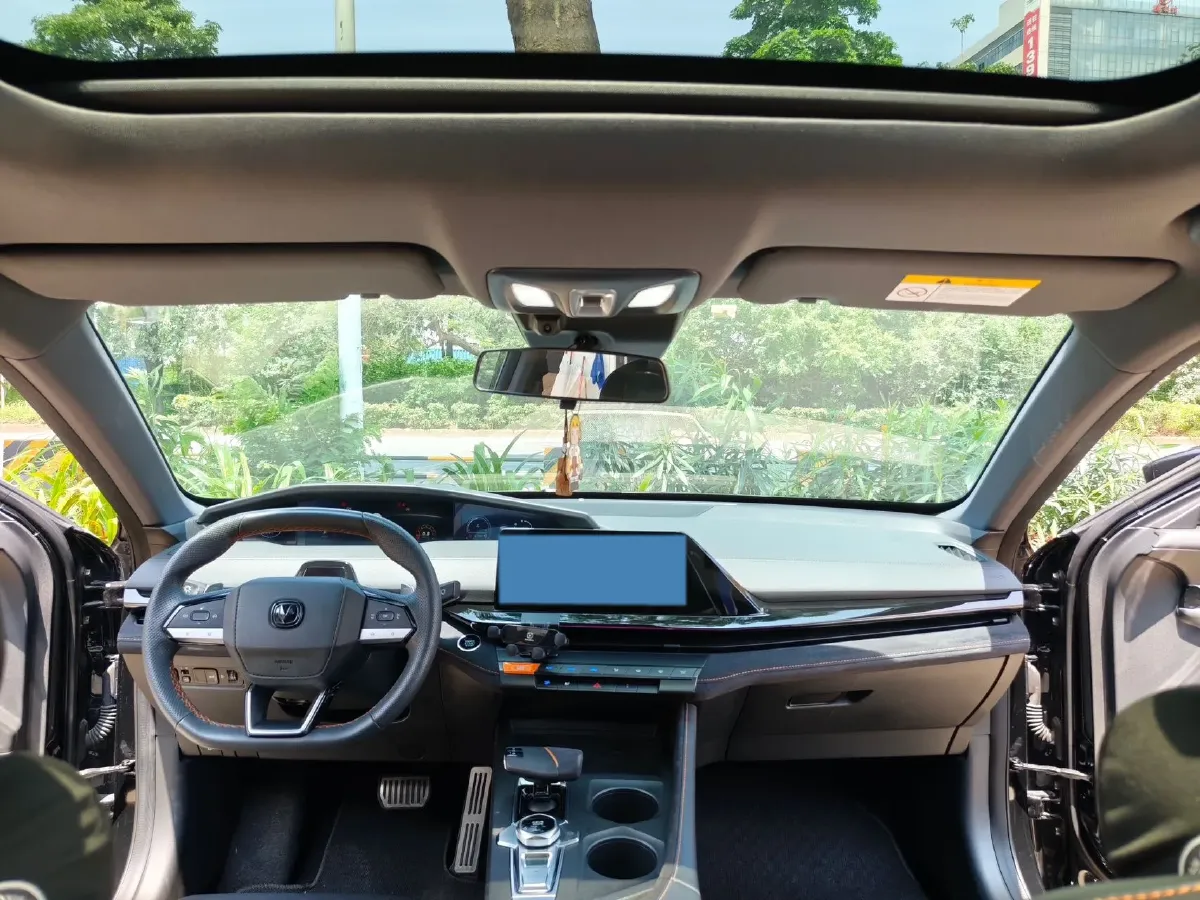 2022 ChangAn UNI-V 1.5T 188HP L4 7DCT,autocango,china used car exporter,china ev exporter,chinese used car exporter,chinese used ev exporter